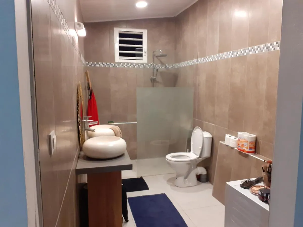 Chambre Chez L'Habitant Avec Piscine Privative Et Vue Panoramique Sur La Mer Des Caraibes Desmarinieres Bed & Breakfast